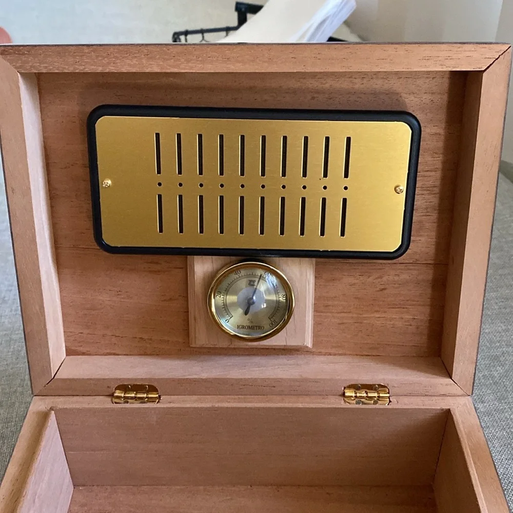 Cigar Humidor - Picture 2 of 6